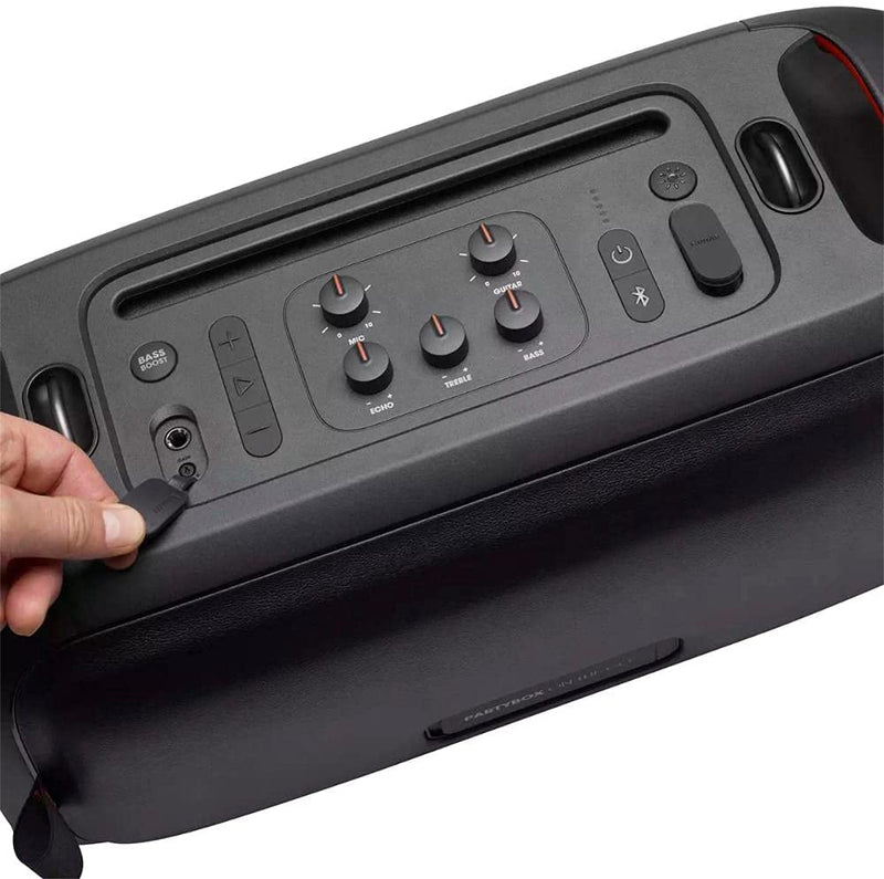 Caixa de Som Portátil Bluetooth JBL PartyBox On-The-Go, Com Microfone Sem Fio e Efeitos de Luzes - JBLPARTYBOXGOBBR2